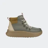 Botas Hey Dude Wendy Peak color verde oliva con detalles en beige y marrón.