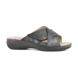 Sandalias negras con tiras cruzadas y perforadas, con plataforma baja.