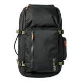 Mochila negra de 55 litros con múltiples bolsillos y compartimentos, incluyendo uno para laptop de hasta 16 pulgadas. Cuenta con correas de compresión laterales, correa de pecho y cinturón de cadera plegable.