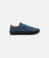 Championes de skate Butter Goods VM001 Suede Lo, color azul con suela negra y detalles en marrón. Confeccionados en gamuza con cordones planos y plantilla acolchada.