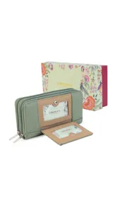 Billetera larga color plateado metalizado, con cierre perimetral y placa con el logo "Lincoln's" al frente. Presenta múltiples compartimentos y tarjeteros.