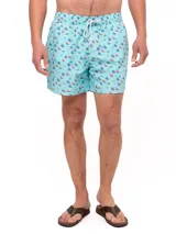 Short de baño celeste con estampado de ballenas en gris y blanco. Tiene cintura elástica con cordón ajustable y bolsillos laterales.