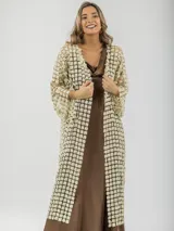 Kimono largo color beige con diseño calado de flores y lazo de satén.