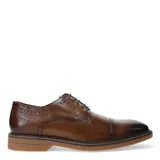 Zapato de hombre de cuero color marrón claro, con diseño clásico y cordones.