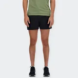 Short de running New Balance, color negro, con corte muy corto (3 pulgadas de entrepierna) y slip interior incorporado. Confeccionado en tejido elástico de poliéster reciclado con tecnología NB DRY.