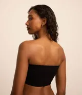 Sujetador sin tirantes negro de microfibra con relleno extraíble y tejido doble.