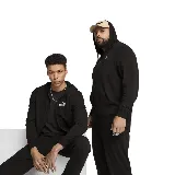 Campera deportiva Puma ESS Fullzip Hoodie negra con cierre frontal, capucha con cordones ajustables y logo blanco estampado en el pecho.