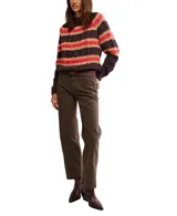 Sweater corto de estilo cuadrado con tejido de ochos clásico y diseño a rayas horizontales en blanco, azul claro y azul oscuro.