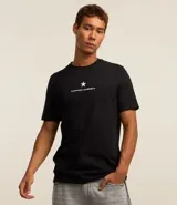 Remera negra de algodón con estampa del Capitán América en la espalda y la inscripción "Captain America" en blanco.