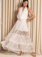 Falda larga de encaje negro con cintura alta y lazo lateral.