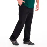 Pantalón cargo de hombre, color negro, corte recto, con bolsillos laterales tipo parche con solapa y bolsillos traseros con solapa. Fabricado en tejido de algodón resistente.