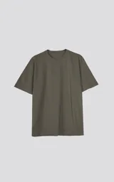 Remerón verde militar de corte extra oversize con hombros caídos, cuello redondo de rib y doble costura.