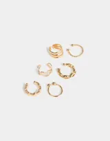 Set de seis earcuffs dorados con diferentes diseños.