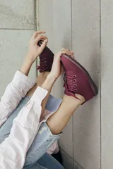 Zapatillas blancas de lana merino, diseño minimalista y atemporal, sin género y para todas las edades. Capellada y forro de lana merino, suela de EVA.