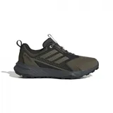 Championes de trail running Adidas Terrex Tracefinder, color verde oliva con detalles en negro y naranja.