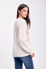 Remera de manga larga color crudo con textura tipo waffle y estampa de corazón con la frase "You are my lucky star" y rosas.