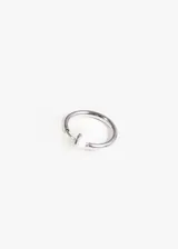 Aro piercing de acero quirúrgico plateado, sin perforación, con cierre retráctil. Precio por unidad.