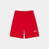 Short deportivo rojo con cintura elástica, bolsillos laterales con cierre y ribetes blancos.