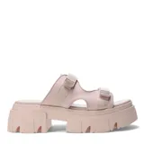 Sandalias de plataforma color beige con tiras de ajuste con velcro.