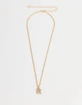 Cadena corta dorada con dije de la letra A cubierto de strass.