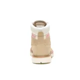 Bota Caterpillar Colorado 2.0 color beige con cordones rosas, cuello acolchado blanco y logo de la marca en rosa. Fabricada con capellada de cuero nobuck, forro interno de nylon en malla y suela de goma duradera.
