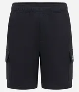 Bermuda masculina color marrón oscuro, confeccionada en tela French Terry, con cintura elástica y cordón de ajuste. Presenta bolsillos cargo funcionales a los lados.