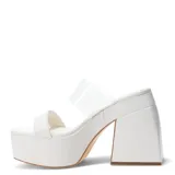 Sandalias de plataforma color negro con tira transparente sobre el empeine y pulsera al tobillo.