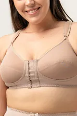 Soutien reductor sin aro confeccionado con fibra LYCRA® XTRA LIFE™, con breteles anchos acolchados y ajuste frontal.