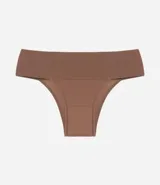 Bombacha bikini color marrón, de poliamida con cintura ancha y sin estampado.