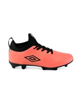 Championes de fútbol Umbro Flash HG, color negro con detalles en violeta y naranja.