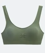 Sujetador top color verde militar, sin copa, sin aro, sin costuras, sin cierre y sin tirantes ajustables. Detalle ondulado en la parte delantera.