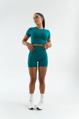 Short deportivo de tiro alto color verde esmeralda.