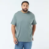 Remera verde de algodón con cuello redondo y mangas cortas.