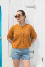 Saco tejido calado color celeste con mangas al codo y botones de coco.