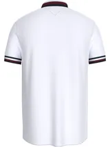 Chomba blanca de algodón orgánico con cuello polo a rayas azul marino y rojo. Tiene cartera de dos botones y logo bordado en el pecho.