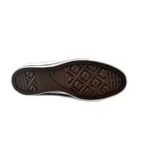Zapatillas Converse Chuck Taylor All Star Ox de cuero color negro con suela de goma blanca.
