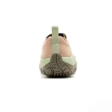 Zapatillas slip-on Merrell Jungle Moc color beige, confeccionadas en gamuza, con doble elástico lateral, forro de malla transpirable, plantilla de espuma EVA reciclada, tecnología Air Cushion en el talón y suela de goma adherente.