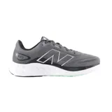 Championes de running New Balance modelo 680 V8, color gris con detalles en negro y blanco. Presentan el logo "N" en plateado y suela Fresh Foam blanca con detalles en verde.