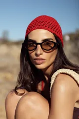 Lentes de sol negros con protección UV400.