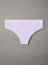 Conjunto de lencería color lila, compuesto por un corpiño con aro y breteles regulables, y una bombacha tipo colaless.