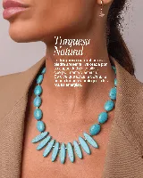 Collar corto de piedras turquesas reconstituídas con separadores de hematita y cierre de acero.