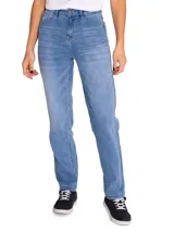Pantalón de jean celeste claro con rotura en la rodilla, corte recto y diseño de cinco bolsillos.