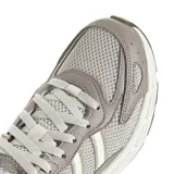 Championes Adidas Eclyptix 2000 color gris con detalles en blanco. Inspirados en modelos clásicos de running de los años 2000, con mediasuela Cloudfoam y capellada de malla y sintético.