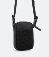 Bolso mini bandolera color blanco con correa ajustable, cierre de cremallera y bolsillo frontal con cremallera.