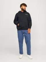 Canguro negro de Jack & Jones con capucha, bolsillo tipo canguro y logo pequeño estampado en el pecho. Corte relajado y tejido suave.