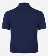 Remera marrón de ribana con cuello alto y mangas cortas.