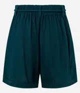 Short de mujer confeccionado en viscolino color verde oscuro. Presenta cintura elástica con lazo de ajuste y detalle de cuerda, y terminación con pespuntes en el ruedo.