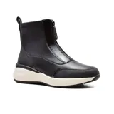 Bota casual color beige con cierre frontal y plataforma.