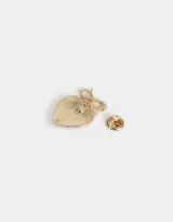 Pin dorado con forma de corazón calado plateado y moño dorado.