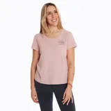Remera rosa de algodón y poliéster con cuello redondo, mangas cortas y estampado de montañas en el pecho.